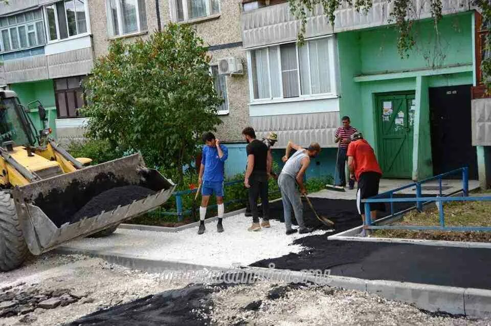 Ведутся работы по благоустройству. Ремонт дворов. Дворовые территории благоустройство. Благоустройство дворовых территорий. Благоустройство городских территорий.