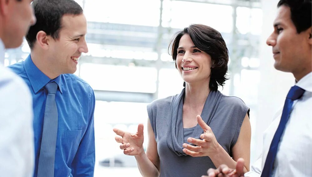 человек который говорит прямо. человек который говорит правду достоин уважения. человек который говорит прямо. женщина тренирует дикцию. мужчина говорит на белом фоне.