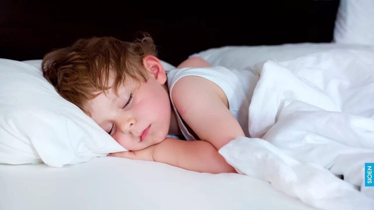 Кровать для мальчика. Sleep boy profile. Baby sleep. Спящий мальчик. Девочка сон мальчик.
