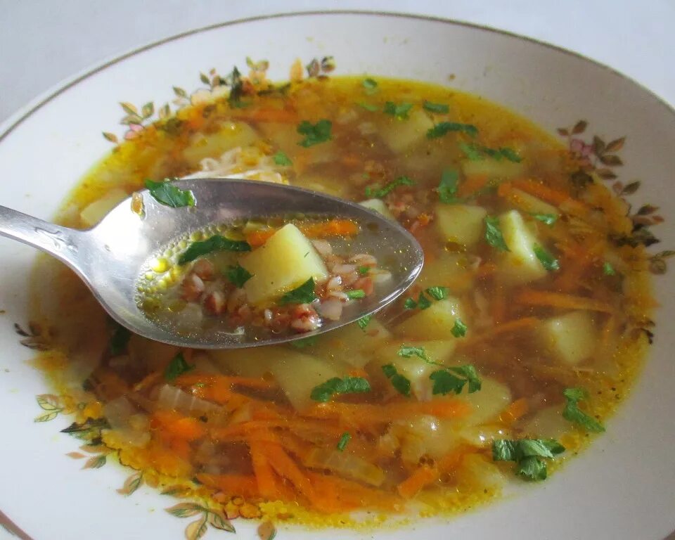 Суп с гречкой пошагово. Гречневый суп с курицей. Гречневый куриный суп. Гречневый суп. Суп с гречкой.