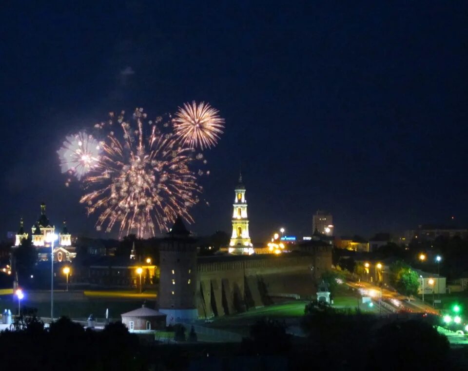 Коломна ночью. Коломна Кремль ночью. Коломенский Кремль вечером. Коломенский Кремль ночью. Коломна туту