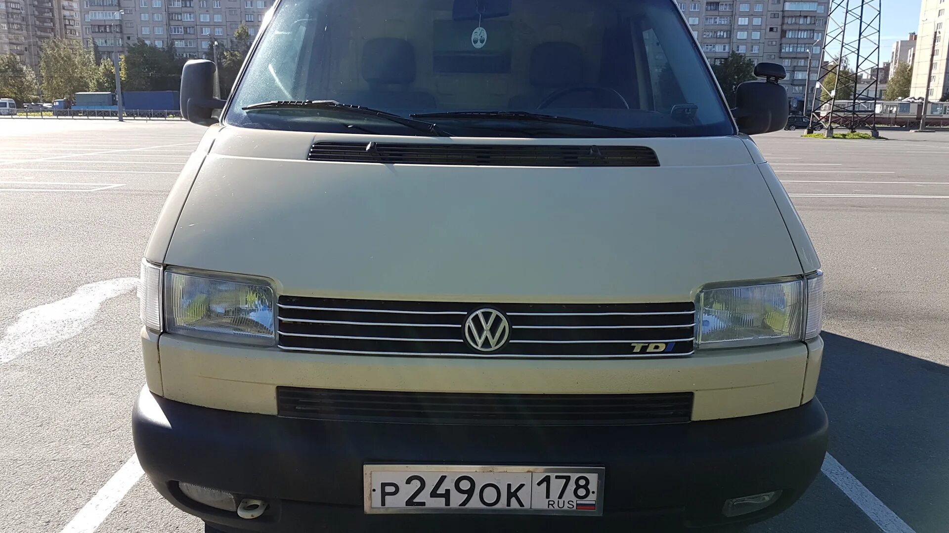 Купить фольксваген авито ростовская область. Volkswagen Transporter 2002 года. Фольксваген Транспортер 2002 год гос номер. Фольксваген Транспортер 2001 год гос номер. Фольксваген Транспортер 2000 года.