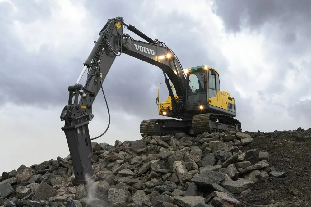 Найму экскаватор. Volvo ec220dl. гусеничный экскаватор volvo ec220. volvo 220 экскаватор. volvo ec 220 dl гидромолот.