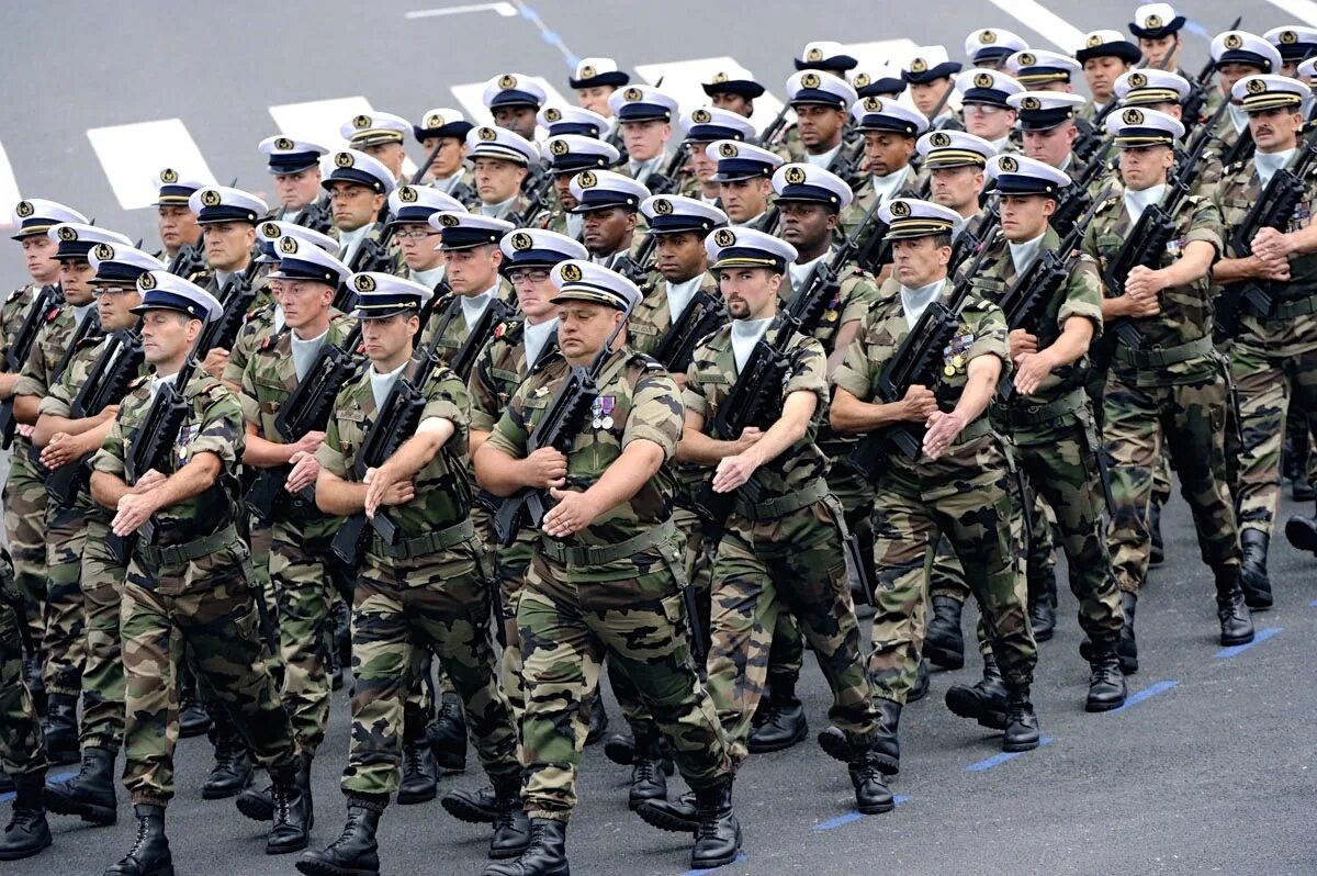 Служу франции. Армия франции. французские военные. французская военная форма. французская армия.