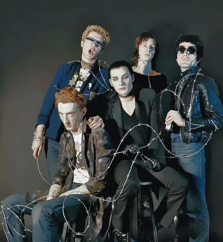 Современные группы. Группа the Damned. Дамнед группа панк. The Damned 1977. The Damned 70s.