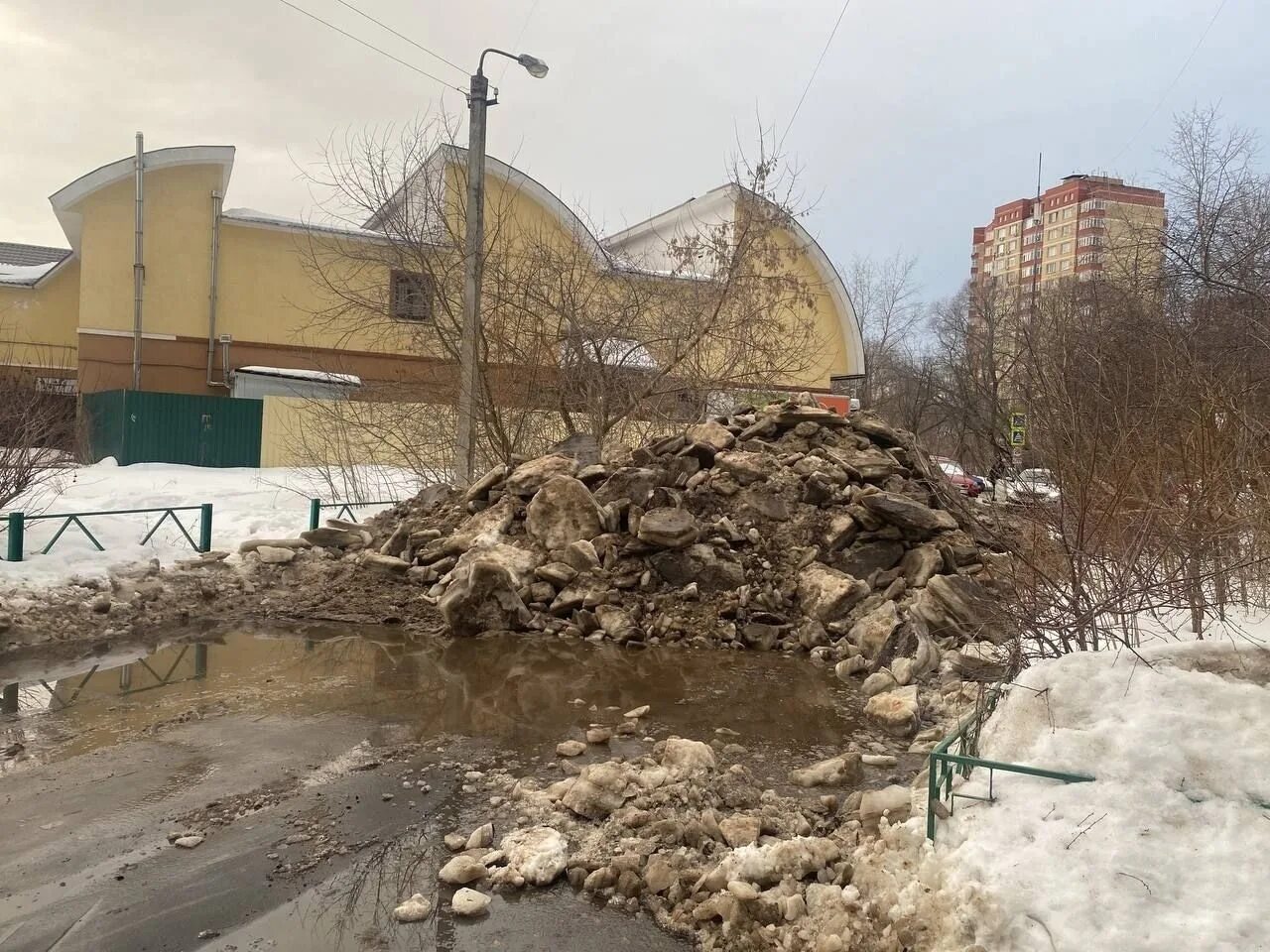 Многоэтажка. Типичный Дмитров. Многоэтажки Москвы. Это дмитров детка в контакте подслушано