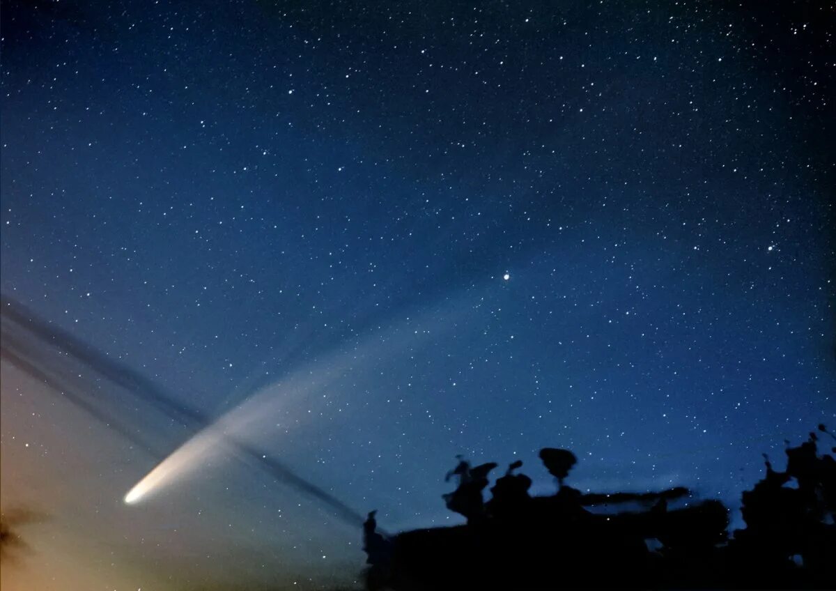 Как летит комета. Кометы .кометы галлея. c2025 f3 (neowise). комета галлея с земли. хвост кометы галлея.