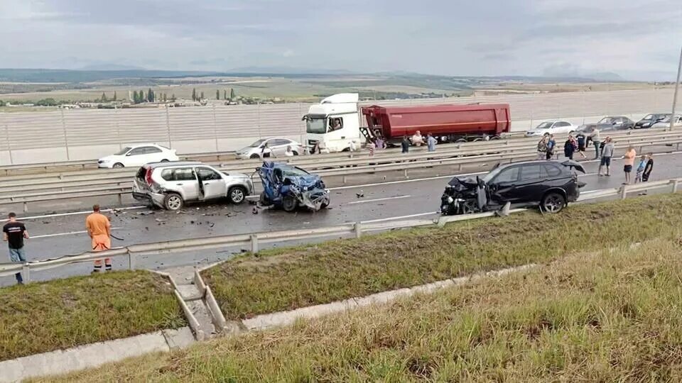 Здание южного военного округа. Авария в крыму на трассе таврида. 06 2024. 06 2024. Севастополь 26.
