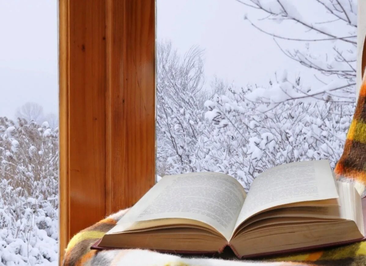 Книги зима. Книга на снегу. Книга на снегу. Книги зимой. Раскрытая книга зима.