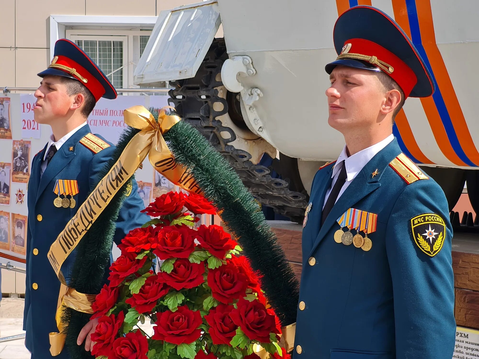 1001 Спасательный центр МЧС России Самара. Венки на возложение ВДВ. Волжский СЦ.