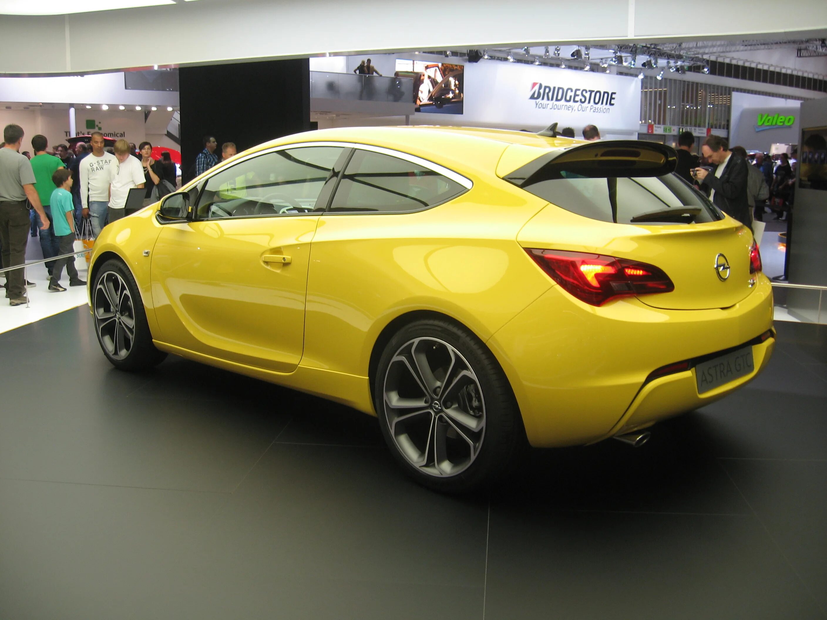 Опель gtc хэтчбек. Opel astra gtc. opel astra j gtc. opel astra j gtc 2012. opel astra gtc 2025.
