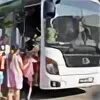 Автобус дол. Экскурсия на автобусе. Дети в автобусе на экскурсии. Школьные экскурсии автобусные. Автобус для экскурсии школьников.