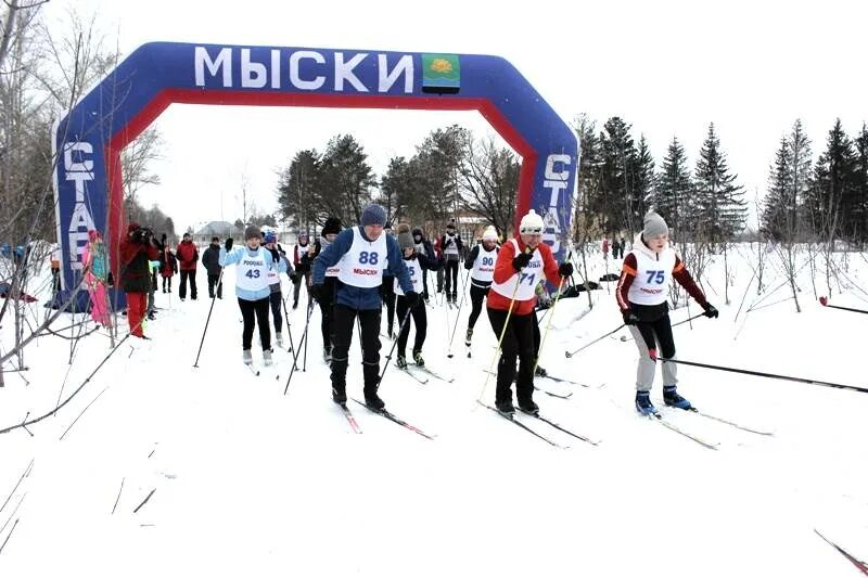 Праздник колбы в мысках. Елка в мысках 2023. Соревнование в агрызе по лыжам. Отделение полиции грэс мыски. В.