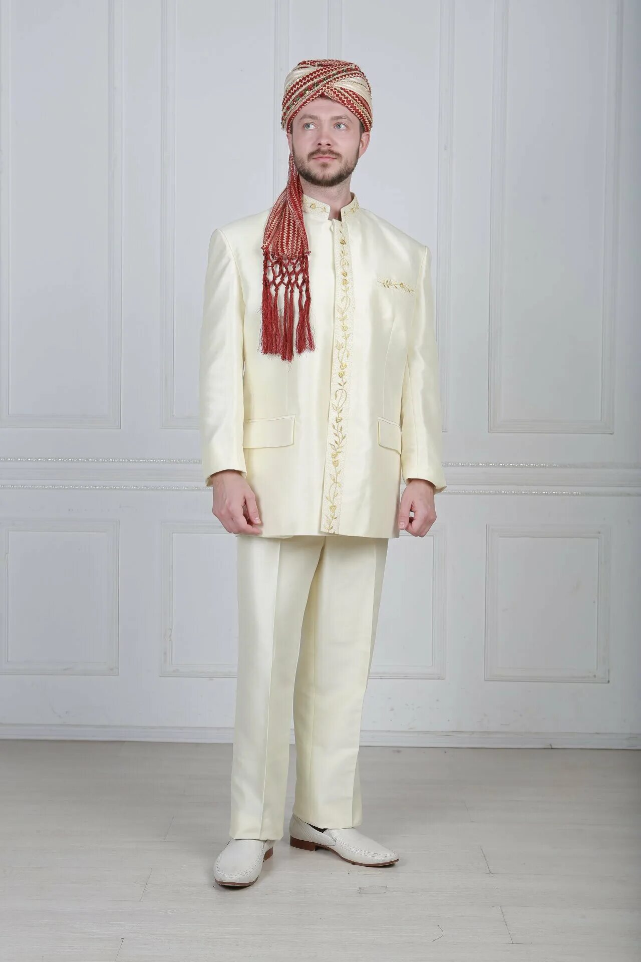 Таджикистанская Национальная одежда. Таджикистанский национальный костюм мужской. Нац мужская одежда Таджикистана. Бухарский национальный костюм. Таджикский халат