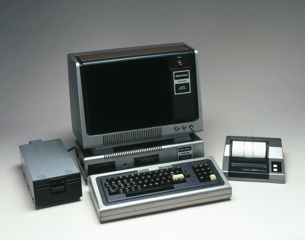 Компьютер 70 х. Компьютеры ibm 80-х. персональный компьютер trs-80. trs-80 фирмы tandy-radio shack. trs-80 model i.