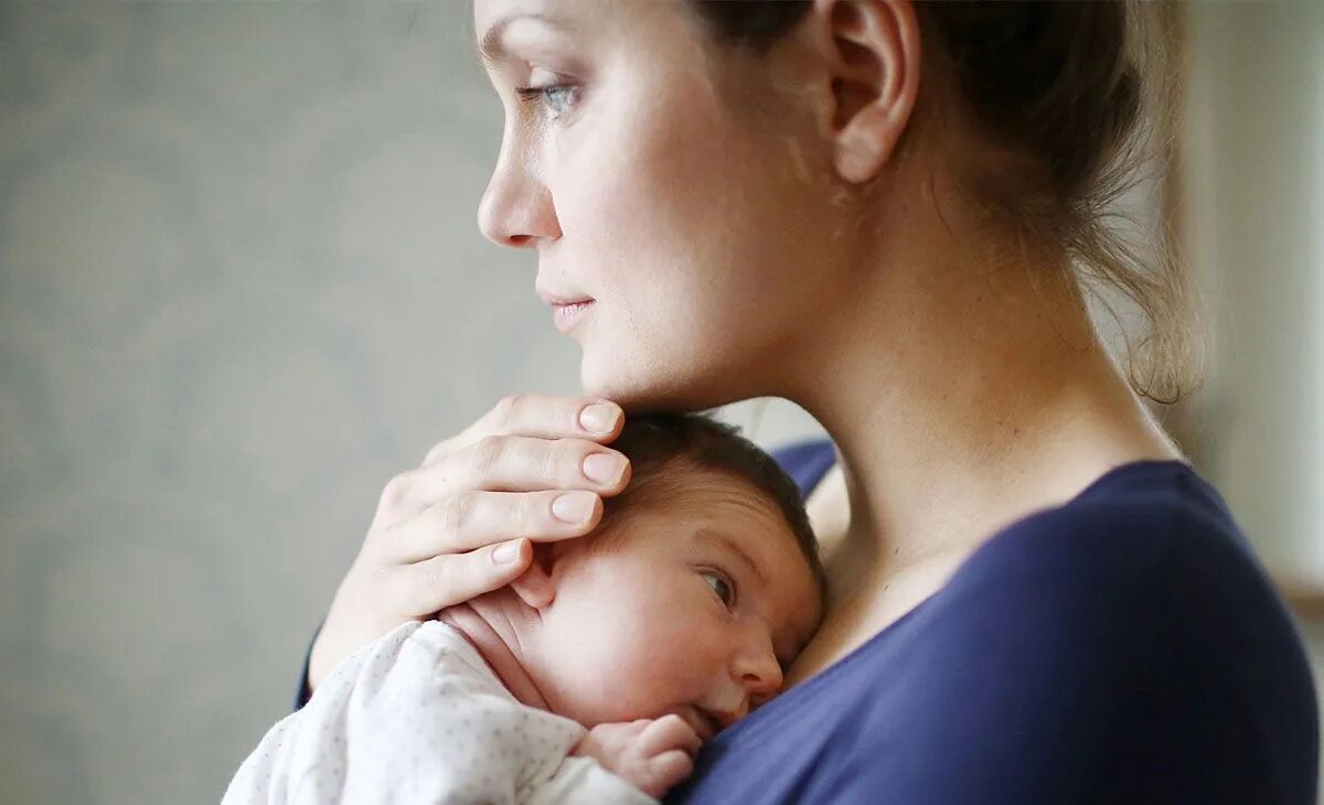 Одинокая мама. Страх родителей. Трудности материнства. Переживание ребенка. Несчастная мать.