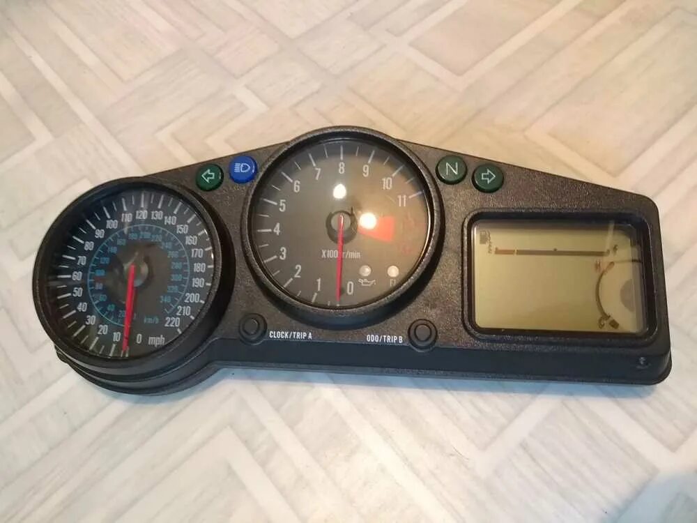 Приборка кавасаки zzr 400. Приборная панель кавасаки. Приборка kawasaki er6f. Kawasaki zzr 250. Приборная панель кавасаки.