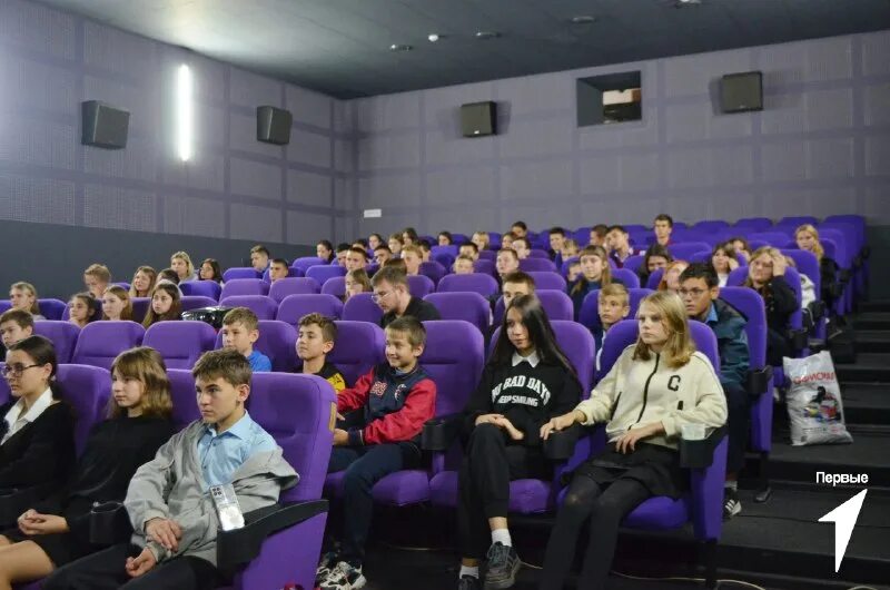 ультра чжун ли. комета чжун ли. Zhongli meteor. ночное небо с лучами. метеоры и метеориты.