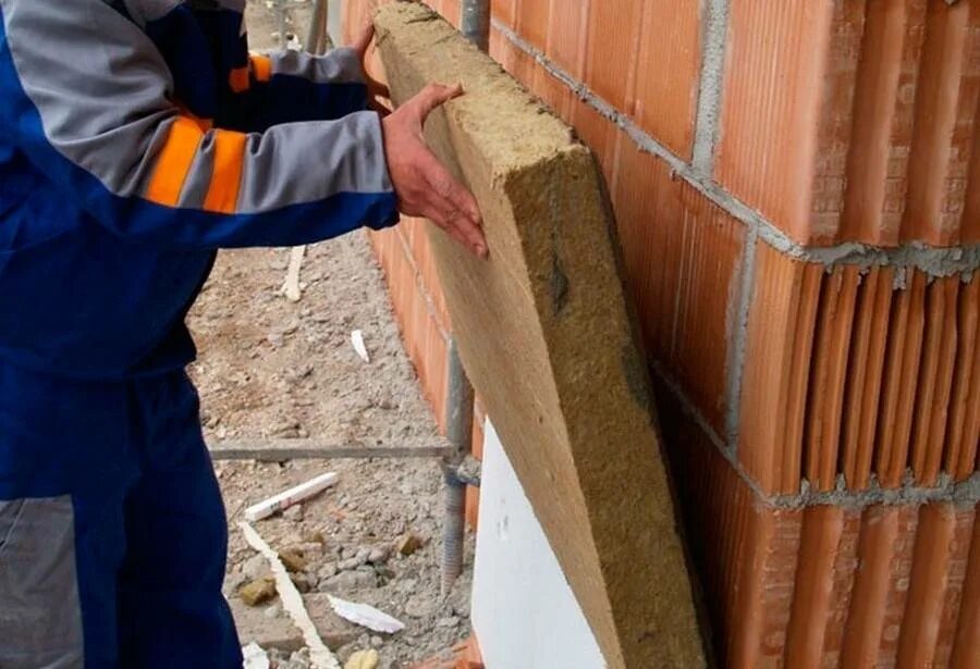 Вент фасад 200мм минваты. Поризованный блок 510мм. Утепление каменных стен снаружи. Утеплитель для стен. Утепление фасада минеральной ватой схема.