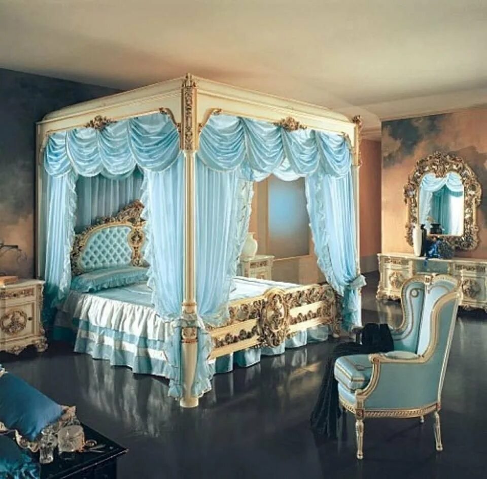 Королевский стиль спальни стиль рококо. Королевская спальня Роял. Спальня рококо Барокко. Кровать с балдахинами рококо 18 век. Royal bedrooms