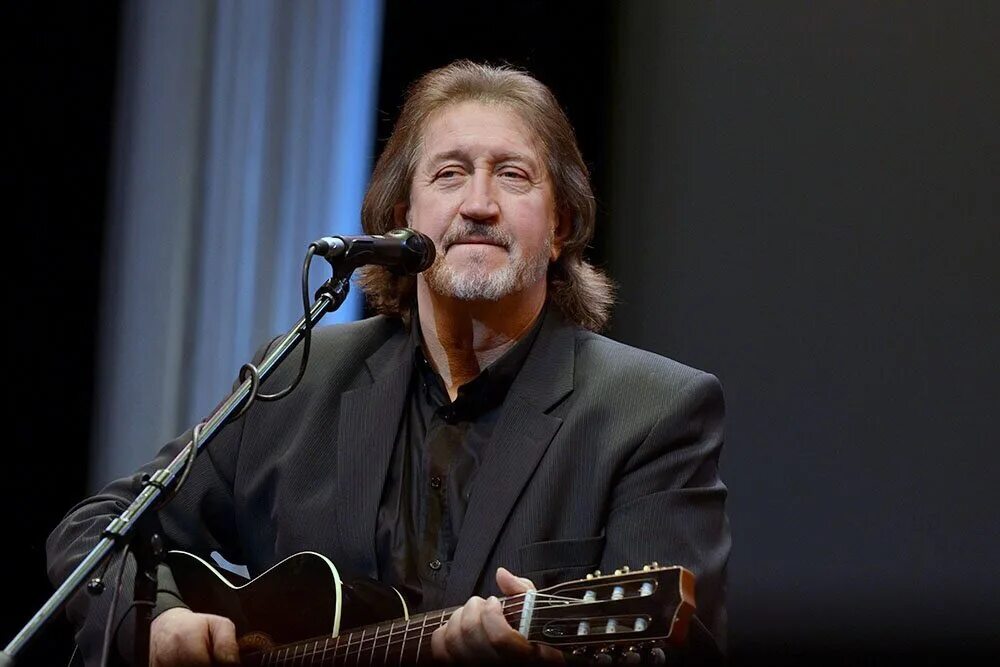 Бард митяев. Олег григорьевич митяев. Олег митяев. Бардовские песни митяева. Известные барды митяев.