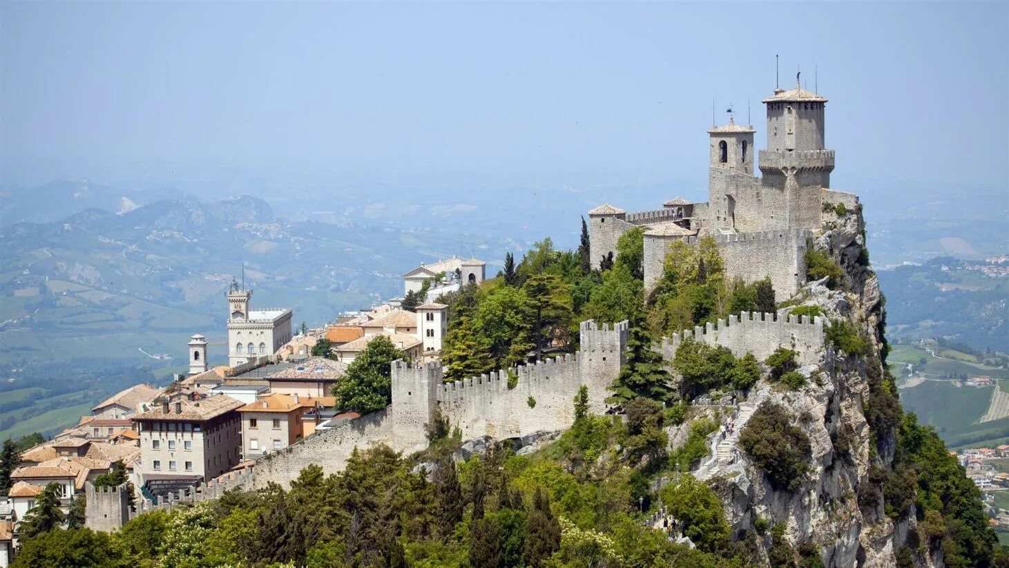 Cinque terre италия. Сан марино сверху. Замок гуаита, сан-марино. Замок гуаита, сан-марино. Сан марино море.
