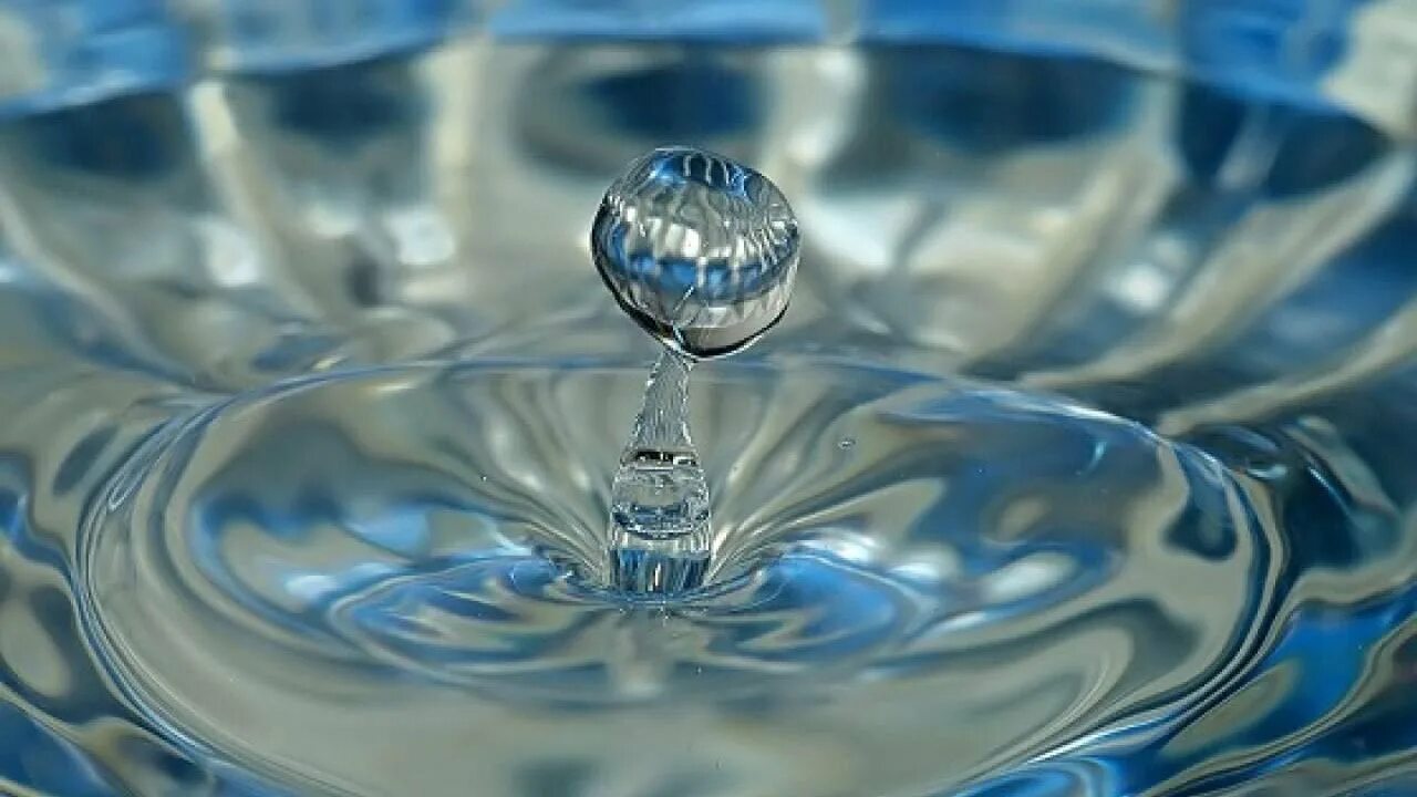 Вода в жизни человека презентация. Живая вода. Жидкая вода. Вода живое вещество. Вода живое вещество.