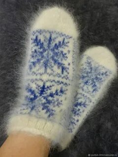 Вышитая снежинка на варежке