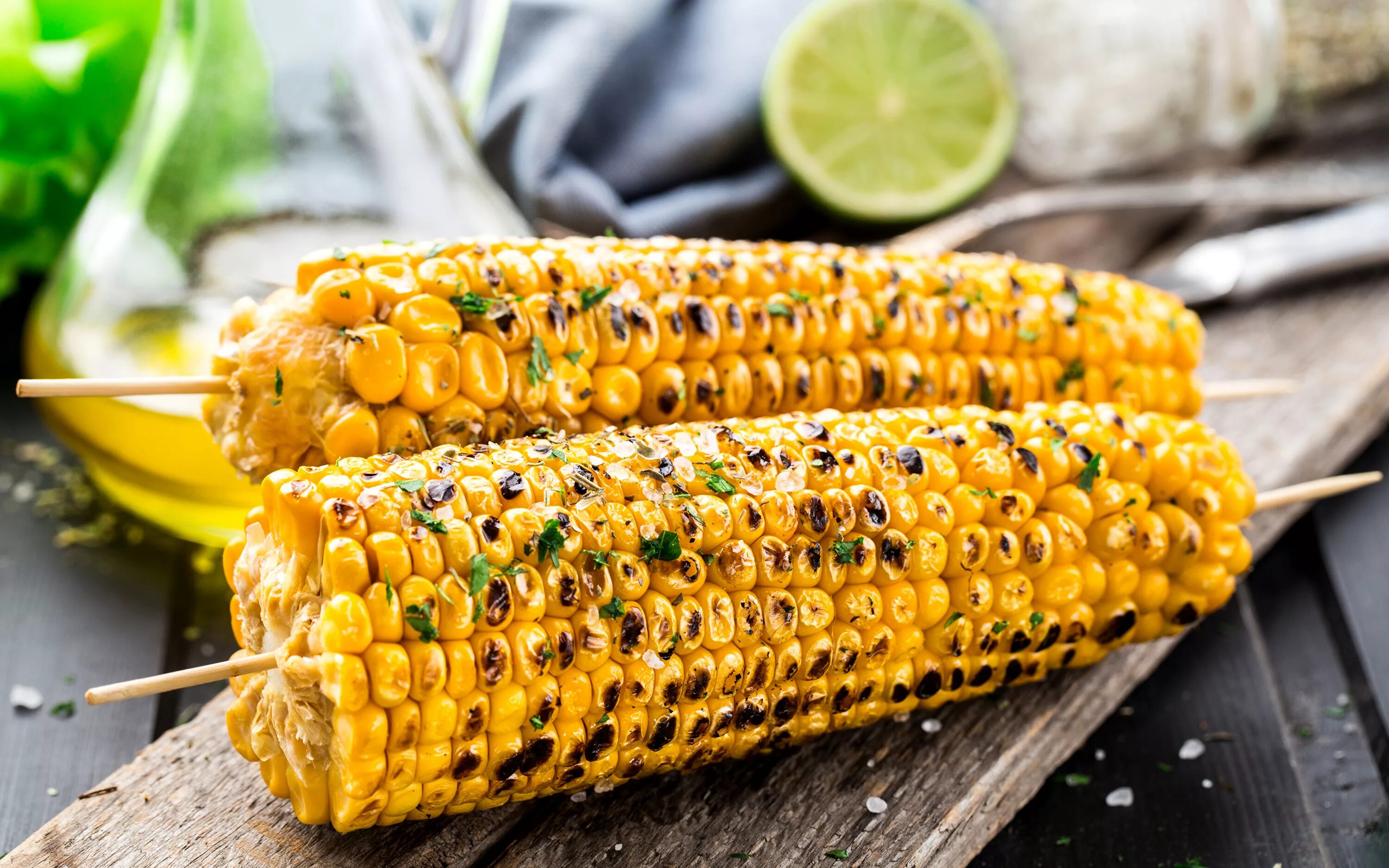 Corn на русском. Кукуруза початок на гриле. Кукуруза Карамелла ф1. Кукуруза початок.