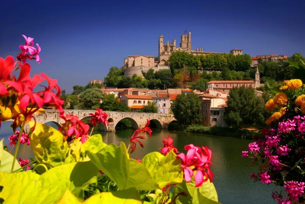 овернь рона альпы карта. город во франции на букву б. карта франции на русском языке с городами и провинциями. собор в альби франция. марсель (прованс) порт.