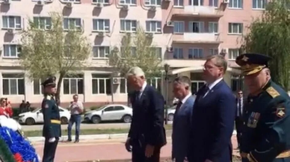 Знаменск памятник королеву. Город знаменск. Храм знаменск. Город знаменск. Город знаменск астраханская область.