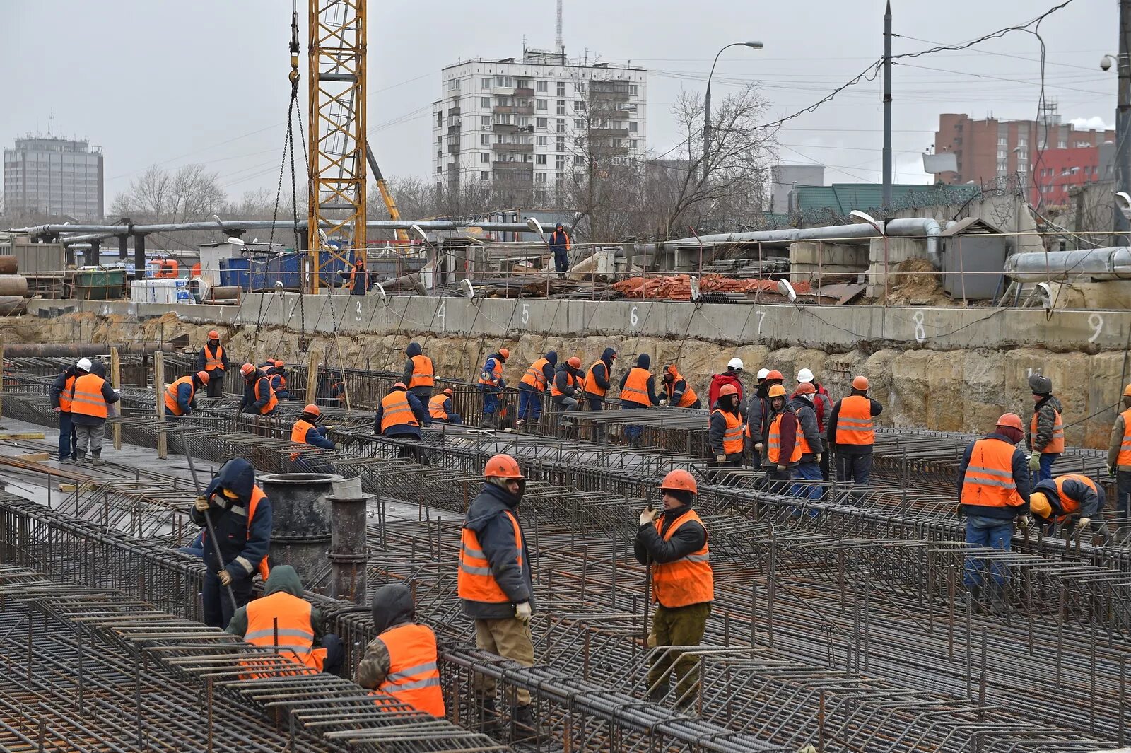 Работы необходимые до строительства. Стройка. Стройка Москва. Строительные площадки Москвы. Стритбольные площадки.