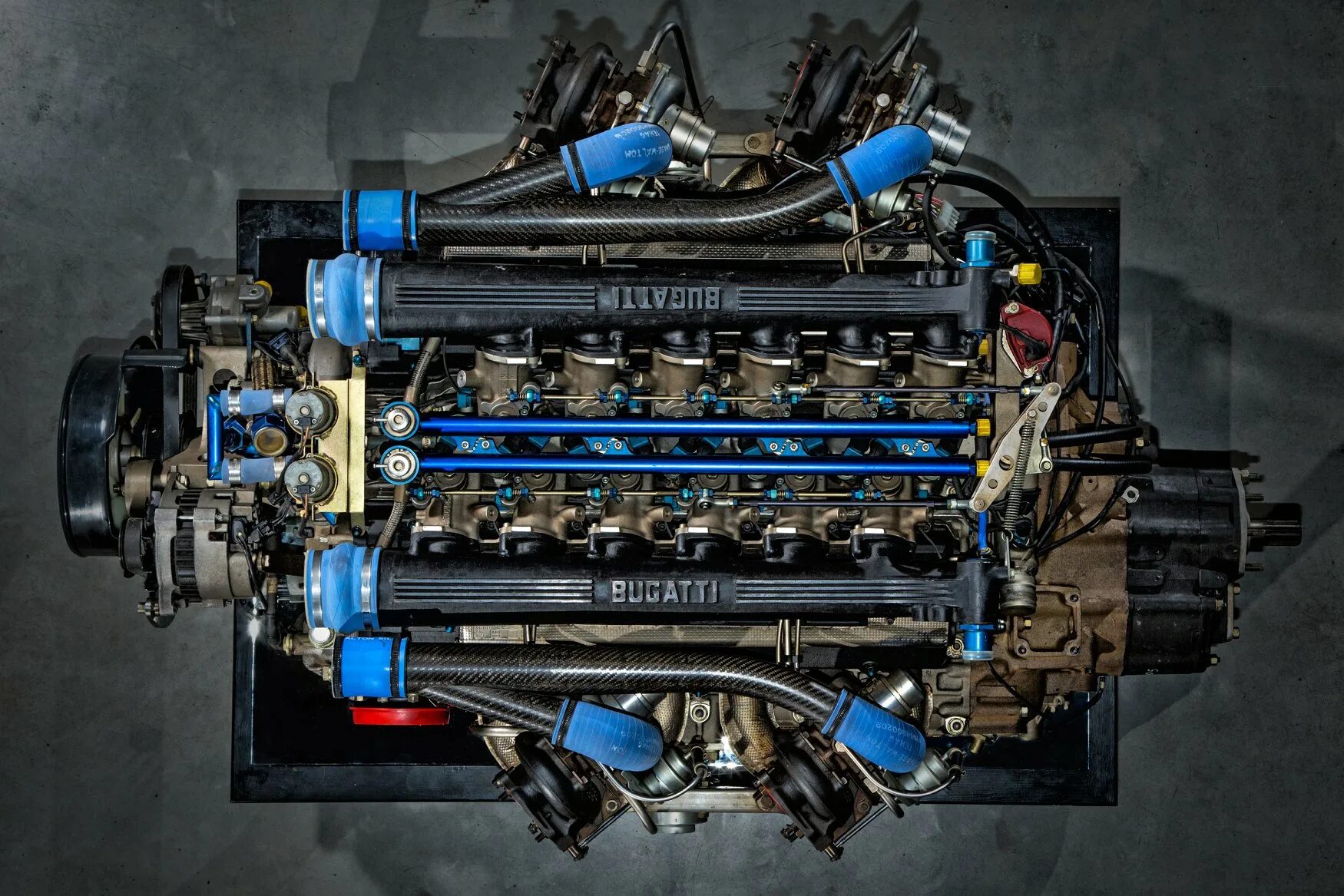 Двигатель долго. Двигатель bugatti chiron w16. bugatti chiron мотор. бугатти вейрон двигатель v16. bugatti eb110 engine.