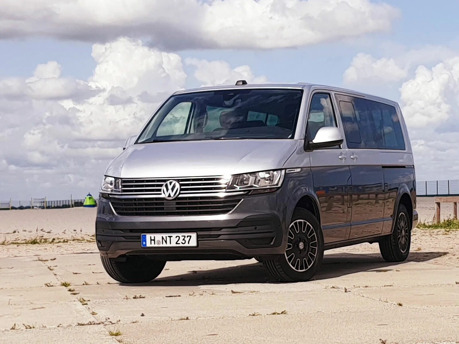 Купить фольксваген мультиван. VW T6.1 Multivan. VW Multivan 6.1. Volkswagen Transporter t6 Рестайлинг. Фольксваген Мультивен т7 2022.