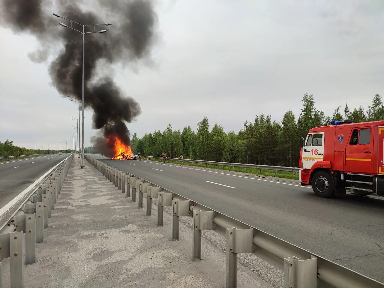 Что сегодня было на дорогах. ДТП на президентском мосту в Ульяновске. Пожар Мостовая Ульяновск. Противопожарный мост.