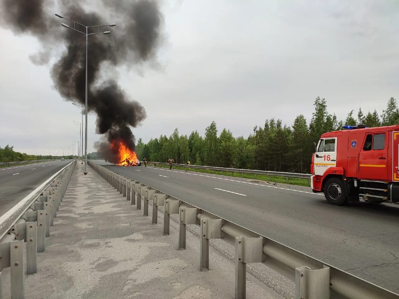 ДТП на президентском мосту в Ульяновске. Пожар Мостовая Ульяновск. Противопожарный мост. Сгорели на дороге