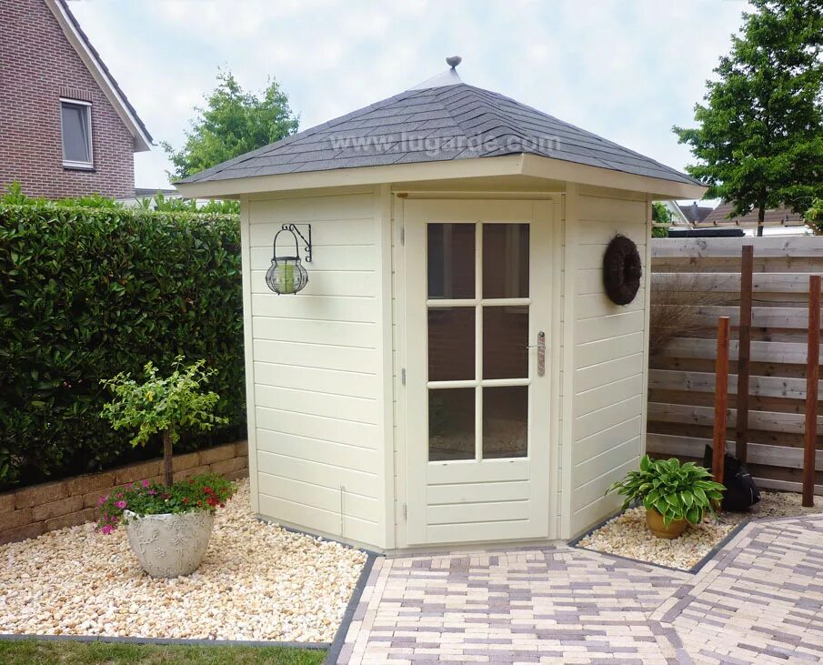 Дачи угловой. Угловые хозпостройки. Баня 3 на 5 из бруса. Одноэтажный летний домик. Угловой хозблок для дачи.