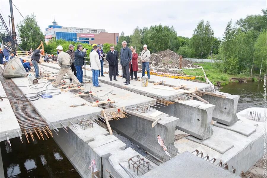 Монолитные мосты. УМС балок пролетного строения. Омоноличивание балок пролетного строения моста. Опалубка пролетного строения монолит. Швы омоноличивания балок пролетного строения.