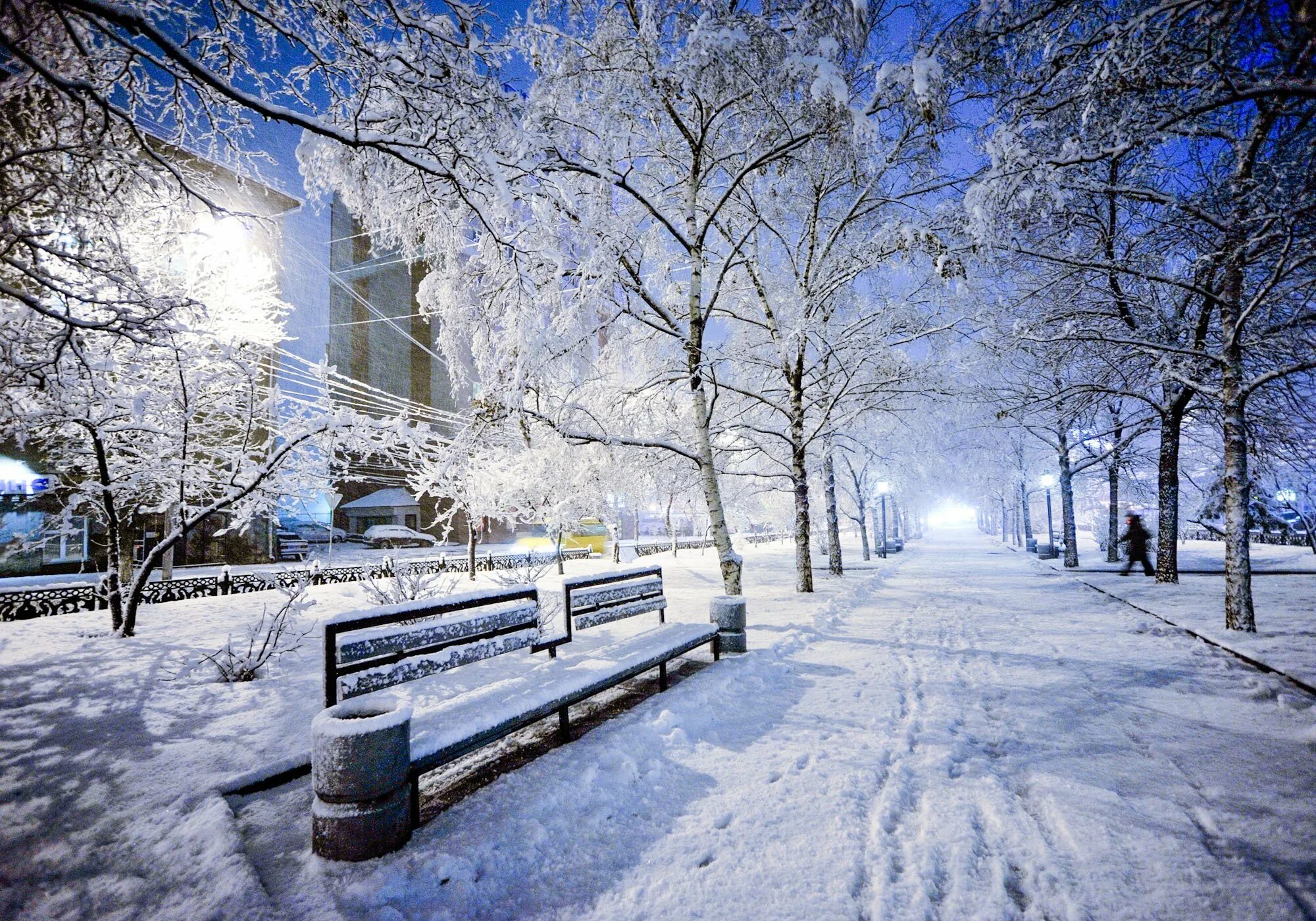 Зима в городе. Зимняя улица. Снежная зима в городе. Красивые зимние улицы. Почему на улице снег