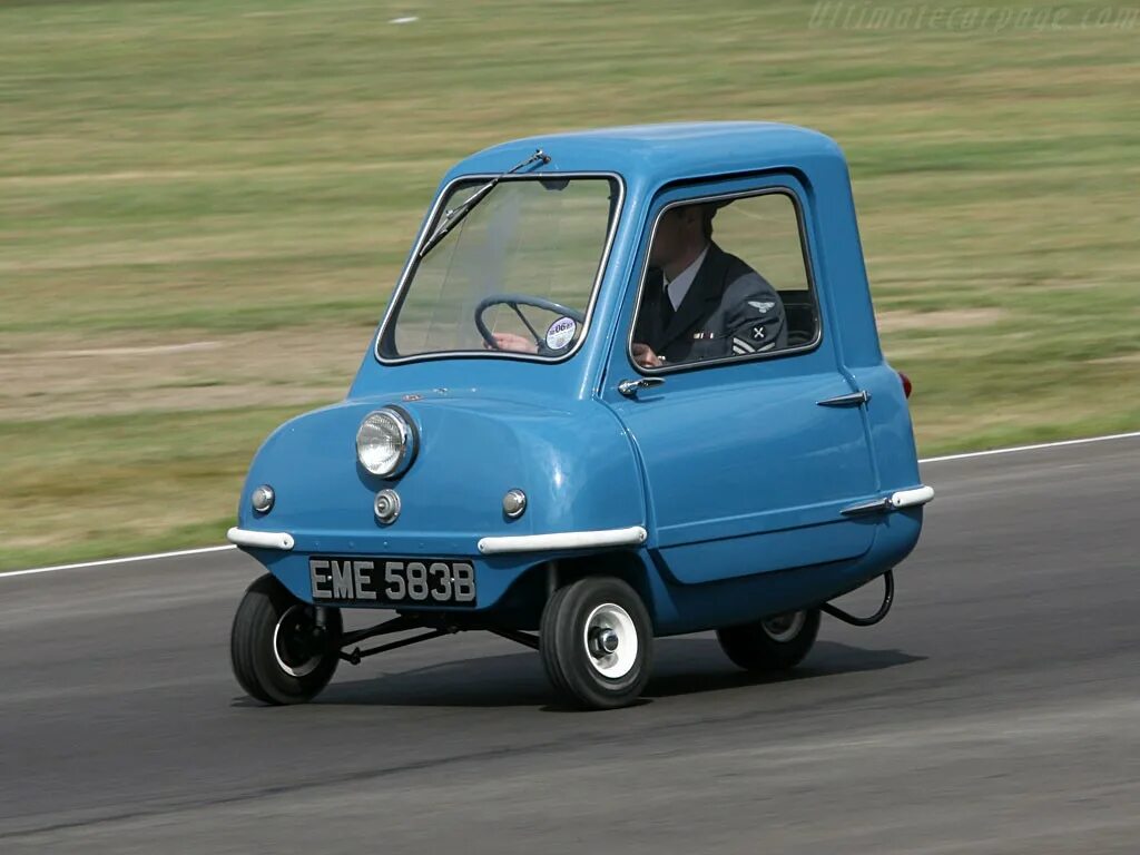 Трехколесный peel p50. Мерседес 2 местный смарт. Машины необычной формы. Дорогие машины. Шикарная машина.