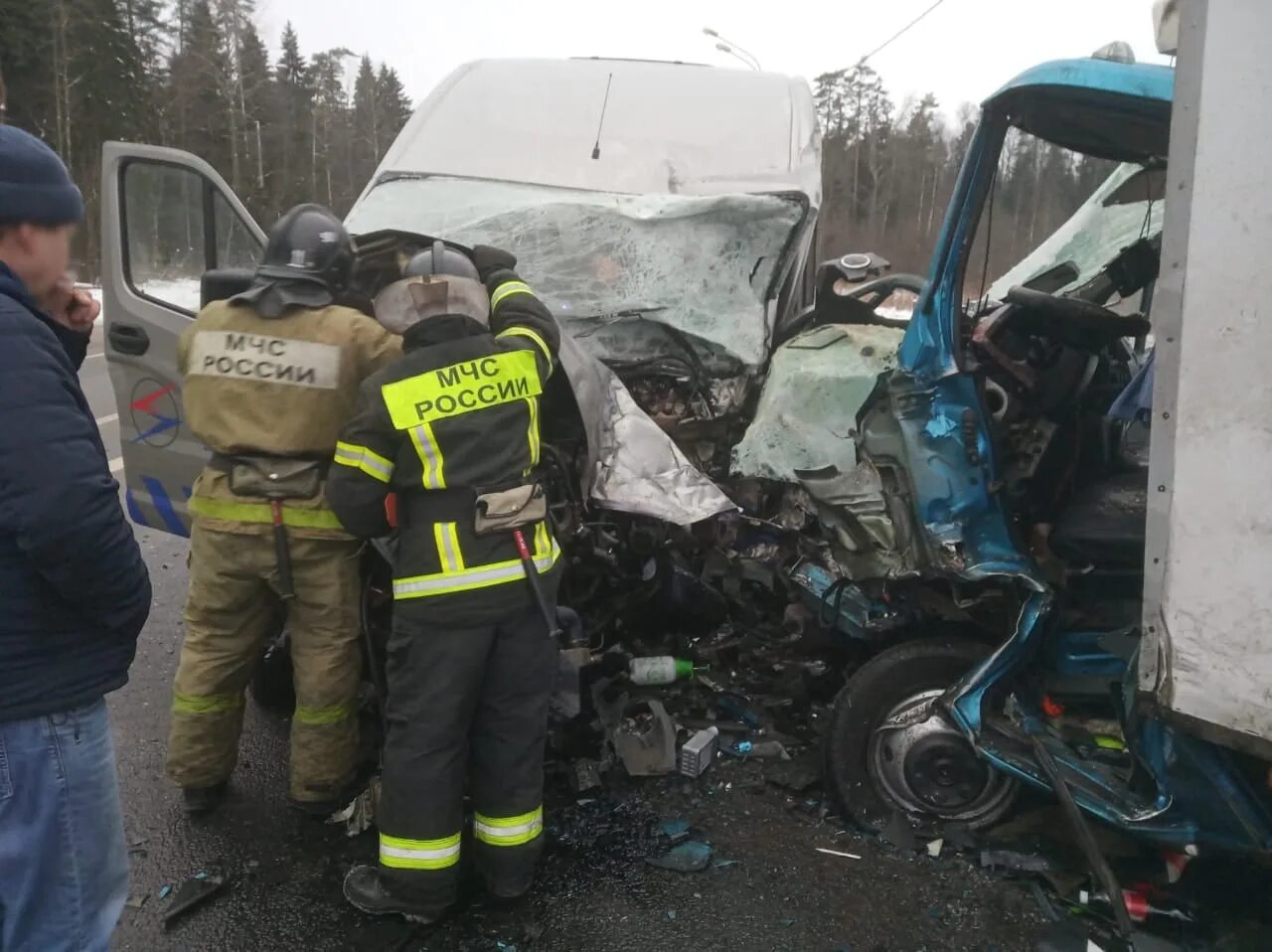 Происшествия в новгородской области. ДТП В Валдайском районе на м10. Авария Новгородская область. Авария на Валдайской трассе.