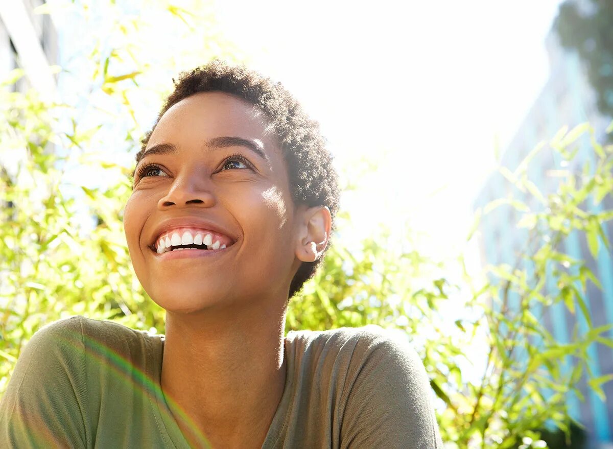 Natural say. Счастливая чернокожая женщина. Улыбки. Smile person. Woman Grins.