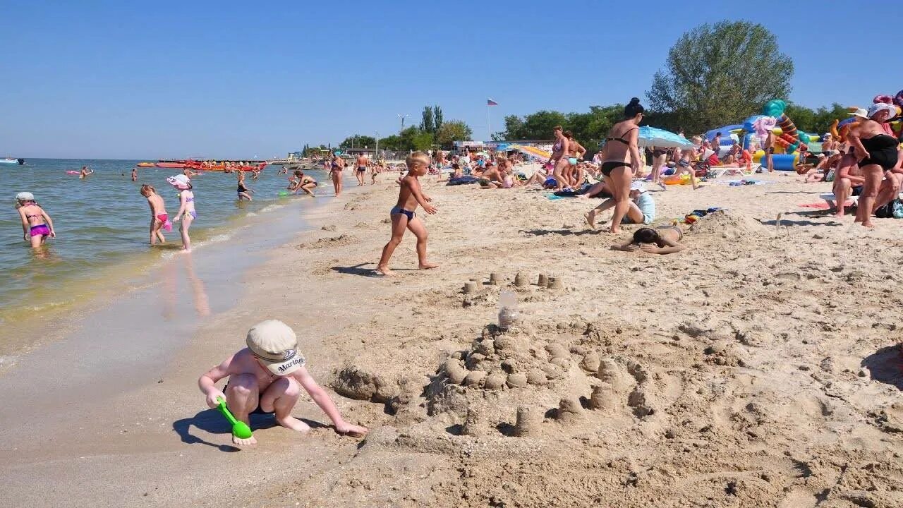 Дети на море. Пляжи азовского моря дети. Пляжи азовского моря дети. Отдых на азовском море с детьми отзывы. Дети на азовском море.