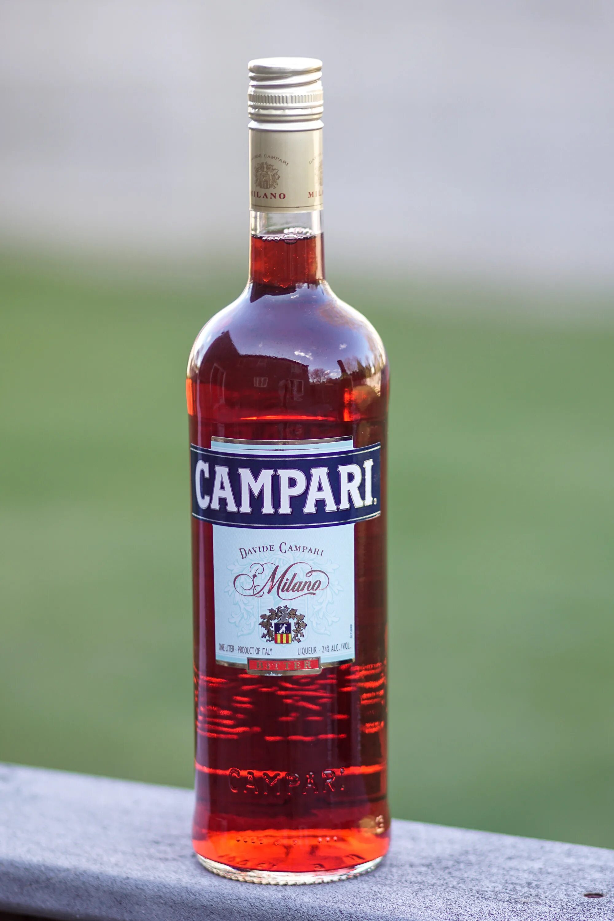 Кампари градус. Биттер Campari. Красный Биттер Campari. Кампари ликер. Горький ликер Кампари.