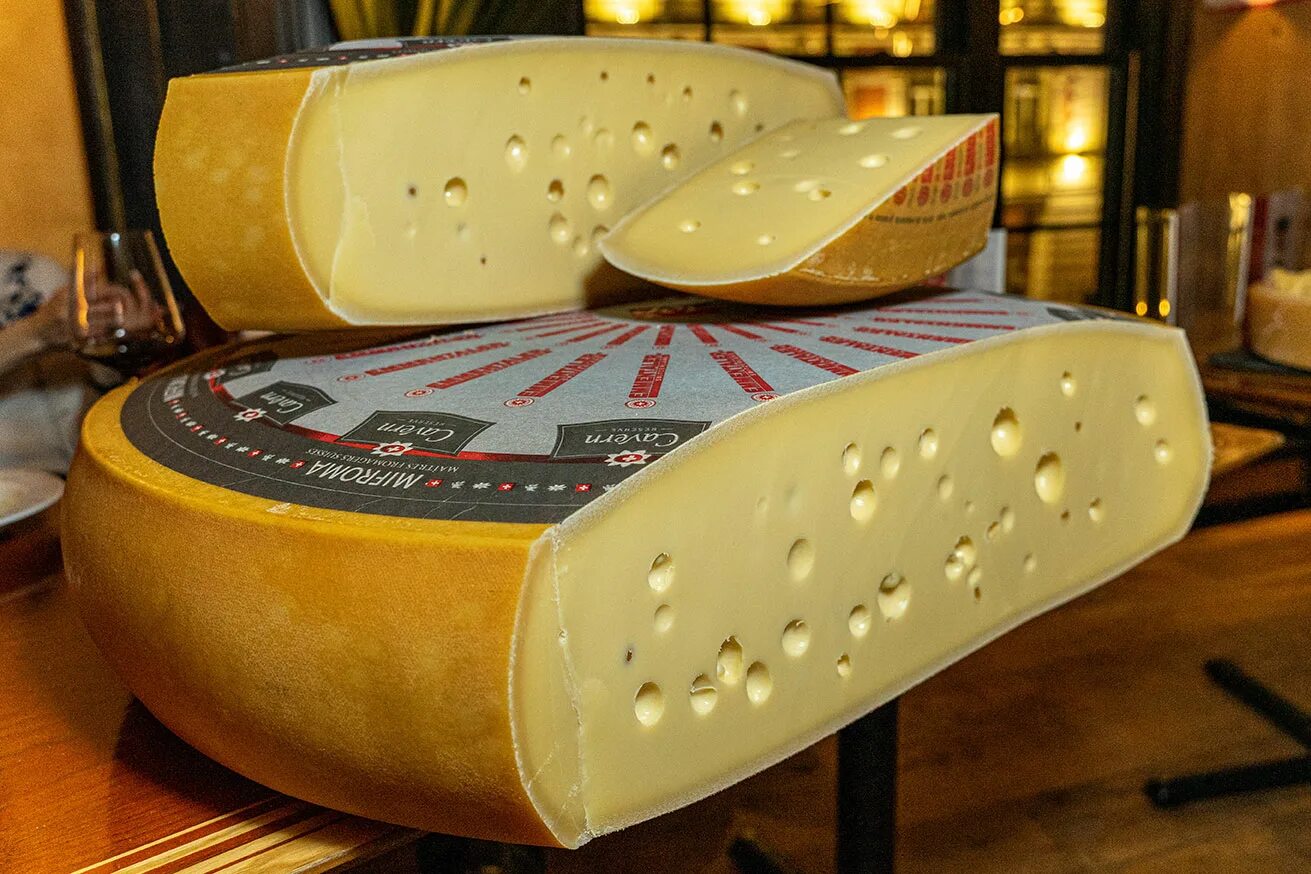 Сыроварня Emmental (Эмменталь в Швейцарии. Королевский сыр Эмменталь. Швейцарский сыр. Швейцарские сыры.