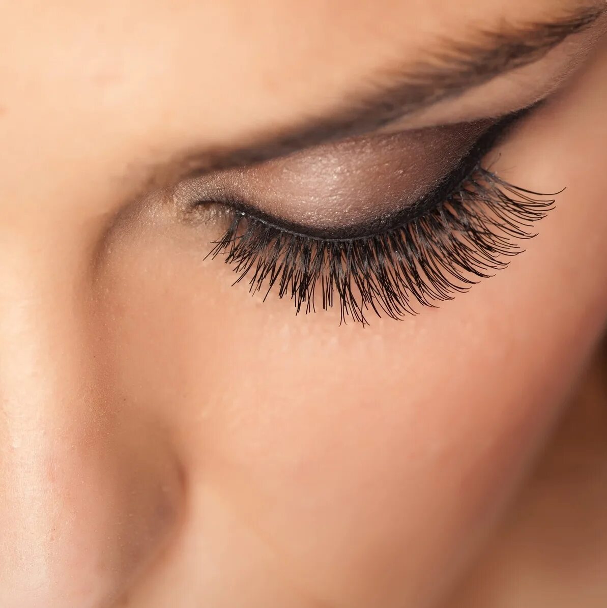 Наращивание ресниц нижневартовск. Моделирование ресниц. Наращивание ресниц нижневартовск. Эффект нарощенных ресниц ким кардашьян. Реснички наращивание.