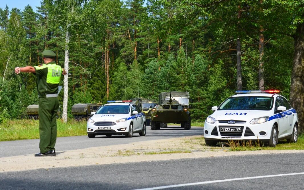 Военные останавливают машины. Форд фокус 3 Военная автоинспекция. Ford Focus 2 Военная автоинспекция. Военная автомобильная инспекция МО РФ. Форма ВАИ Министерства обороны.