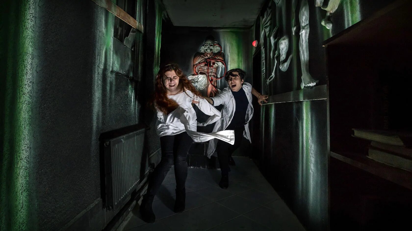 Кровавый цирк квест екб. Пугало квест волгоград. Иркутске хоррор. Квест клуб внутри иркутск зеркало. Квест приют электрозаводская.