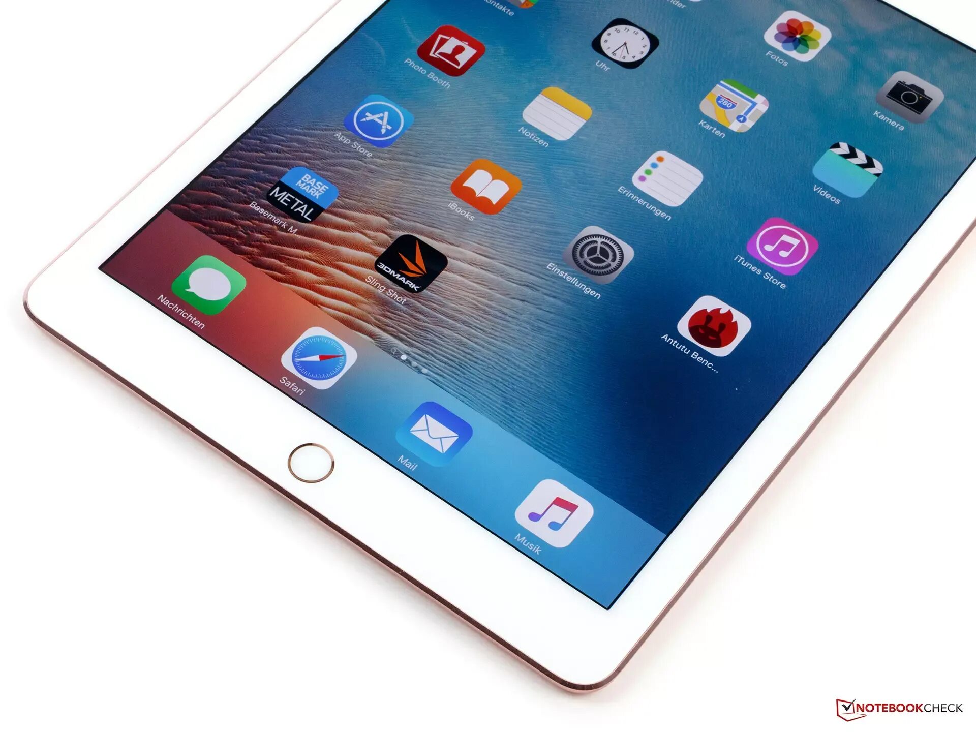 Ipad 9.7. Планшет IPAD 2022 Pro. Apple IPAD Pro 9.7. IPAD Pro 9.7 белый. Планшет Apple IPAD 2022.