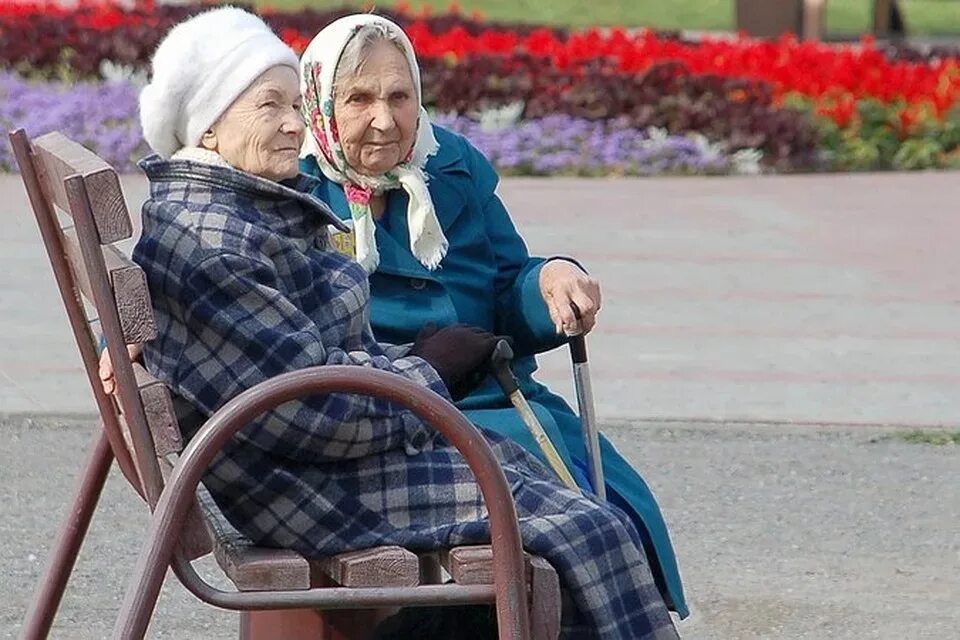 П пенсионера. Бабушка с пенсией. Пенсионеры в России. Русские пенсионеры. Неработающие пенсионеры.